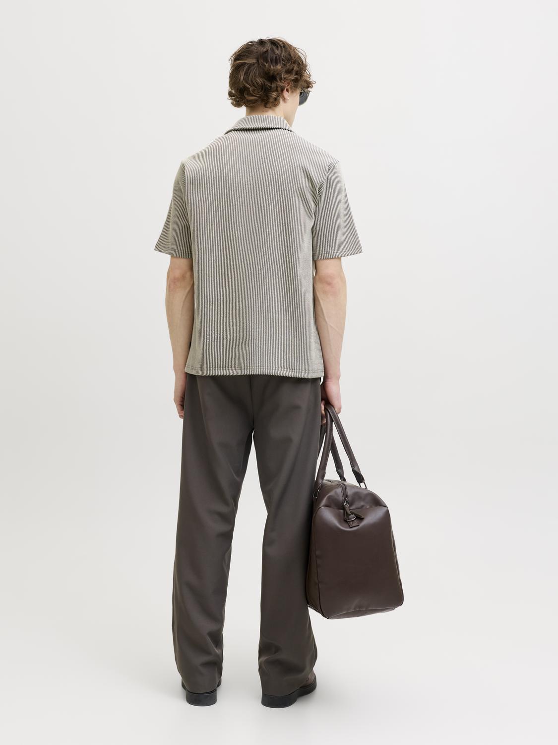 model_shot-back